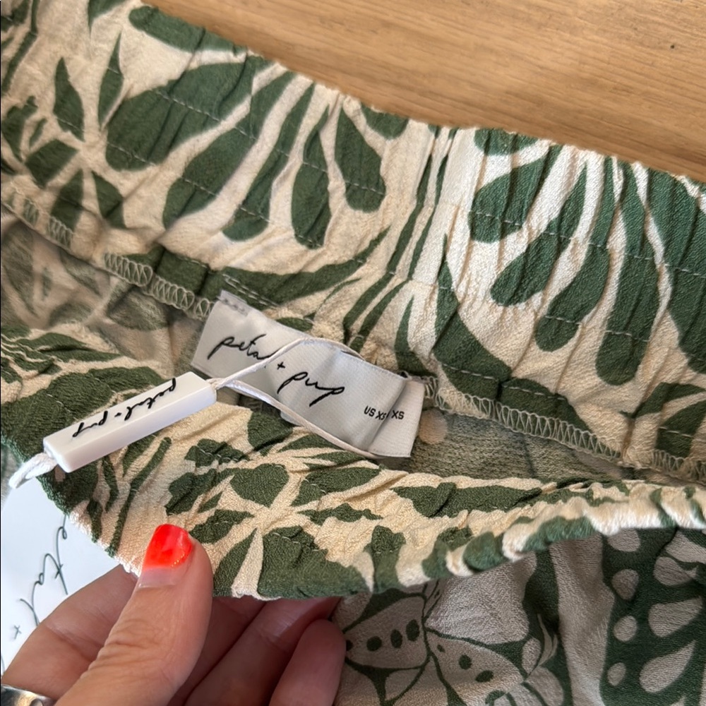 Petal & Pup green floral pant NWT - Picture 2 of 3